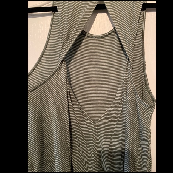 American Eagle tank with keyhole back - Picture 2 of 4